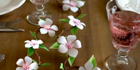DIY Tischgirlande mit Ppaierblüten