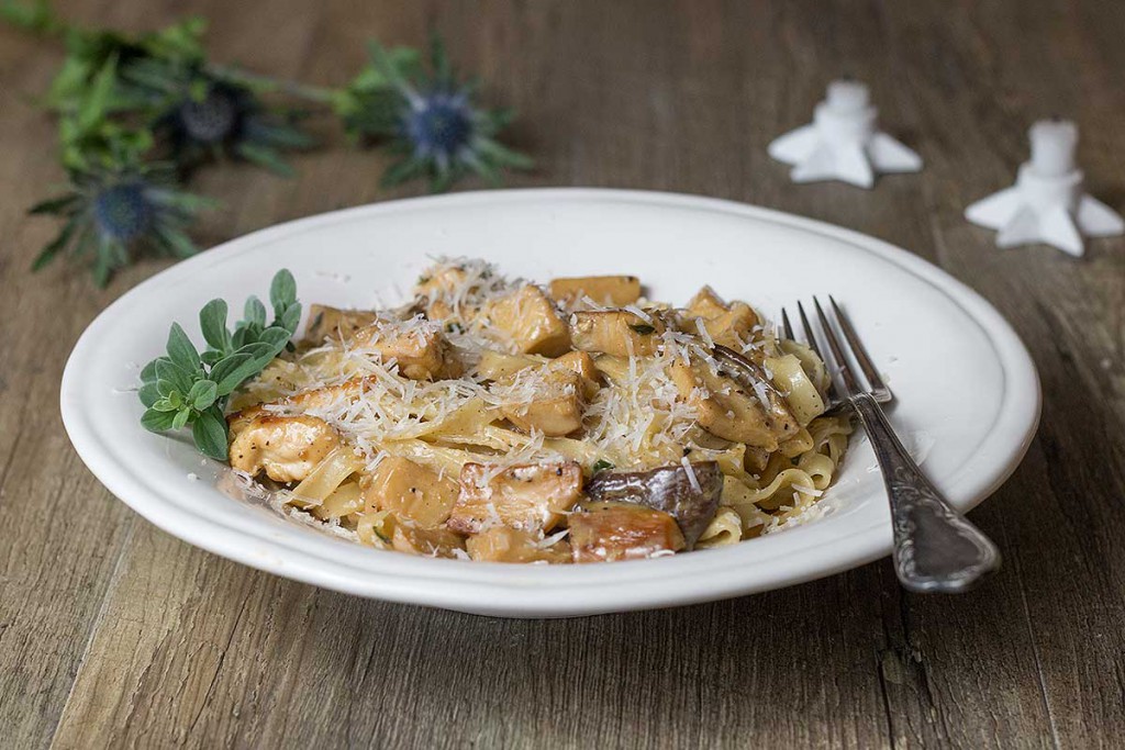 Tagliatelle mit Hühnchen und Pilzen in Sahnesauce – Schön bei dir by DEPOT