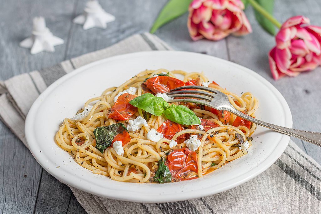 Pasta mit frischen Tomaten und Ziegenkäse – Schön bei dir by DEPOT