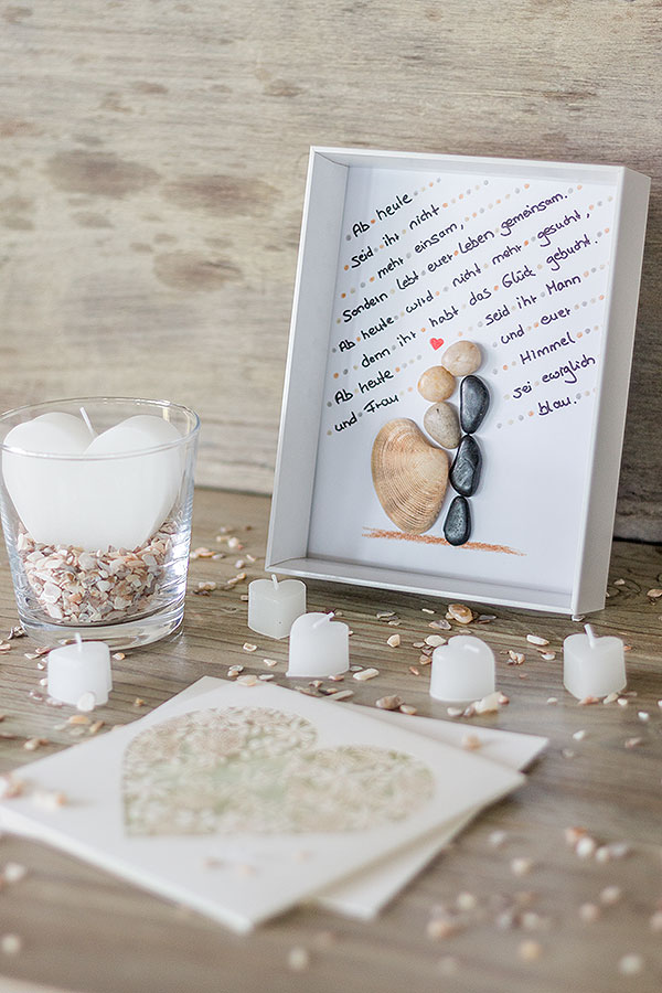 DIY Bilderrahmen zur Hochzeit mit Brautpaar aus Steinen
