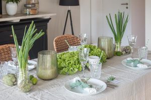Greenery Tischdeko mit Gemüse in Grüntönen
