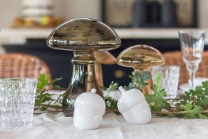 herbstliche Tischdeko mit Pilzen
