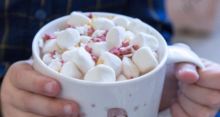 heisser-kakao-mit-marshmallows-fuer-kinder – Schön bei dir by DEPOT